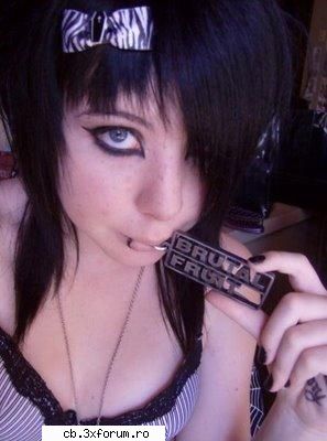 :limba:  :limba: 
primu mesaj il poty sterge...k sa nu fie dublu post :nod: emo girls